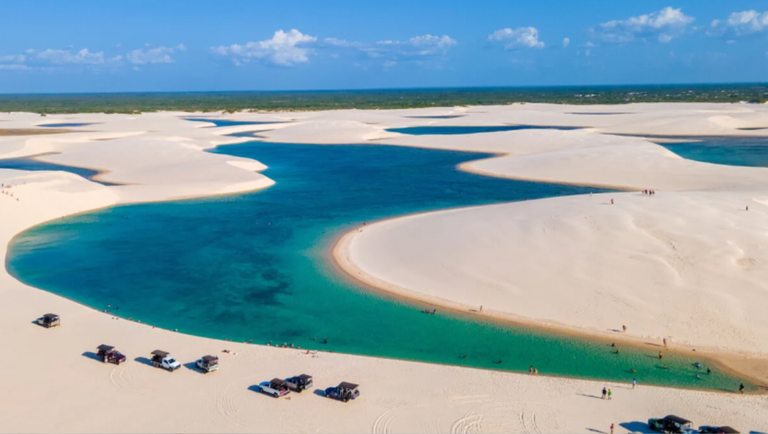Veja as maravilhas de Lençóis Maranhenses.